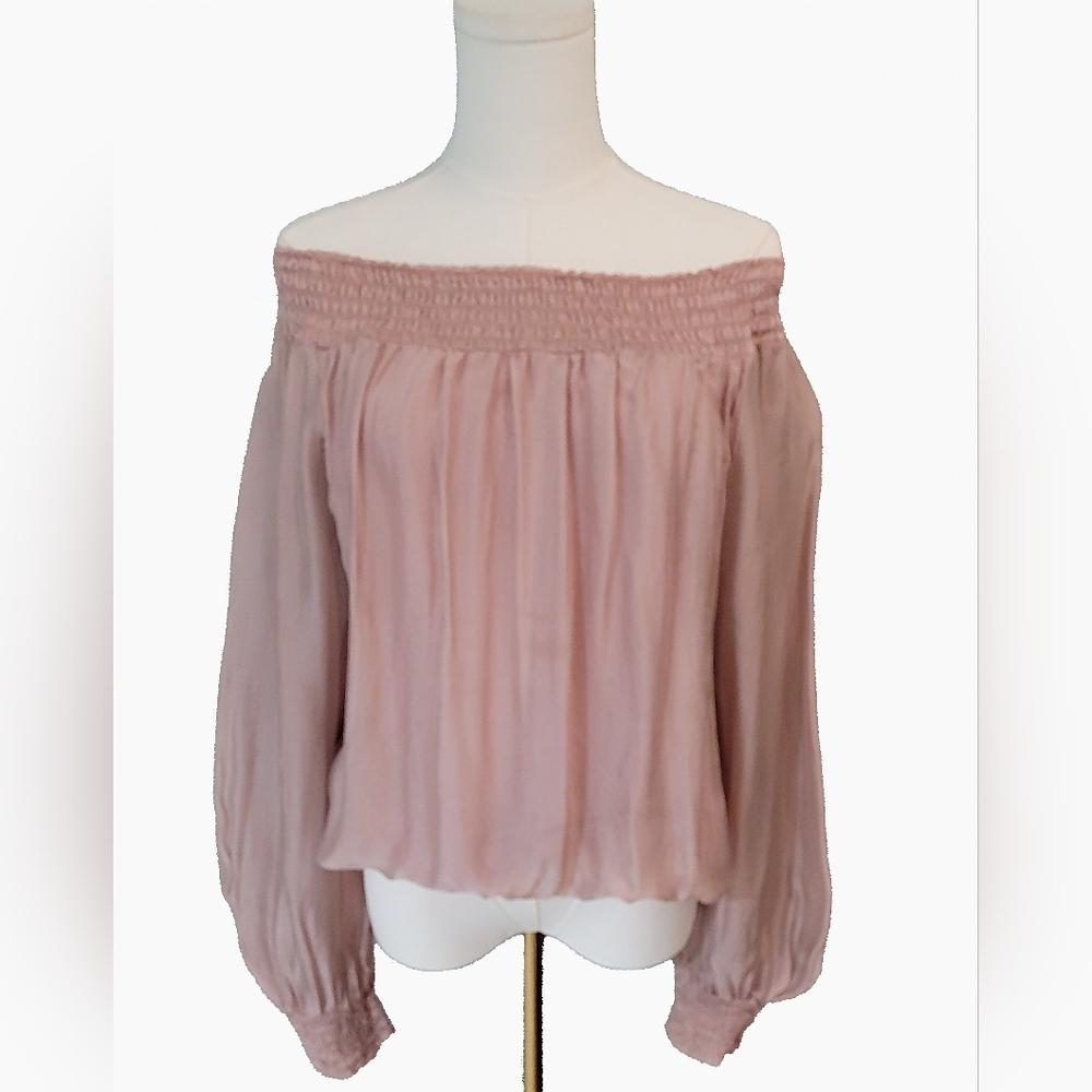 SOFIA MADE IN ITALY Off-Shoulder Blouse in Blush Pink‎